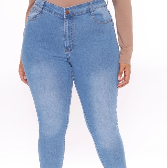 Booty Ripped Skinny Jeans - Picture 5 of 7